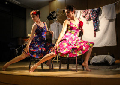 Photo du spectacle les p'tits papiers : Mathilde Mercier et Maïwenn Doherty.