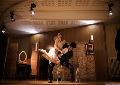 Spectacle Marius & Paula : Mathilde Mercier et Étienne Pageault dansent un porté.